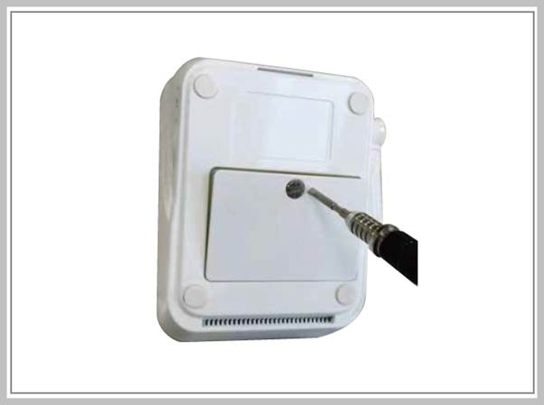 A screwdriver on a white box

AI-generated content may be incorrect.